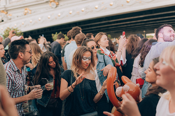 À Nous Paris<br><p style="font-weight: 300;">Safari Boat</p>